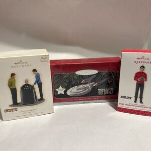 Star Trek Hallmark Ornament
Lot The Menagerie, Scott Montgomery, USSEnterprise